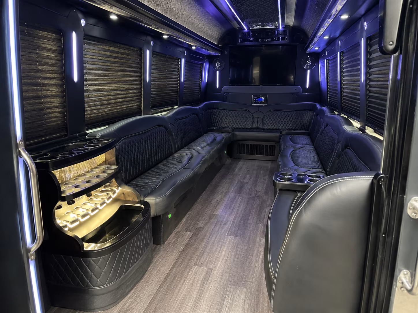got 30 seconds find a party bus or minibus to frost amphitheater at stanford